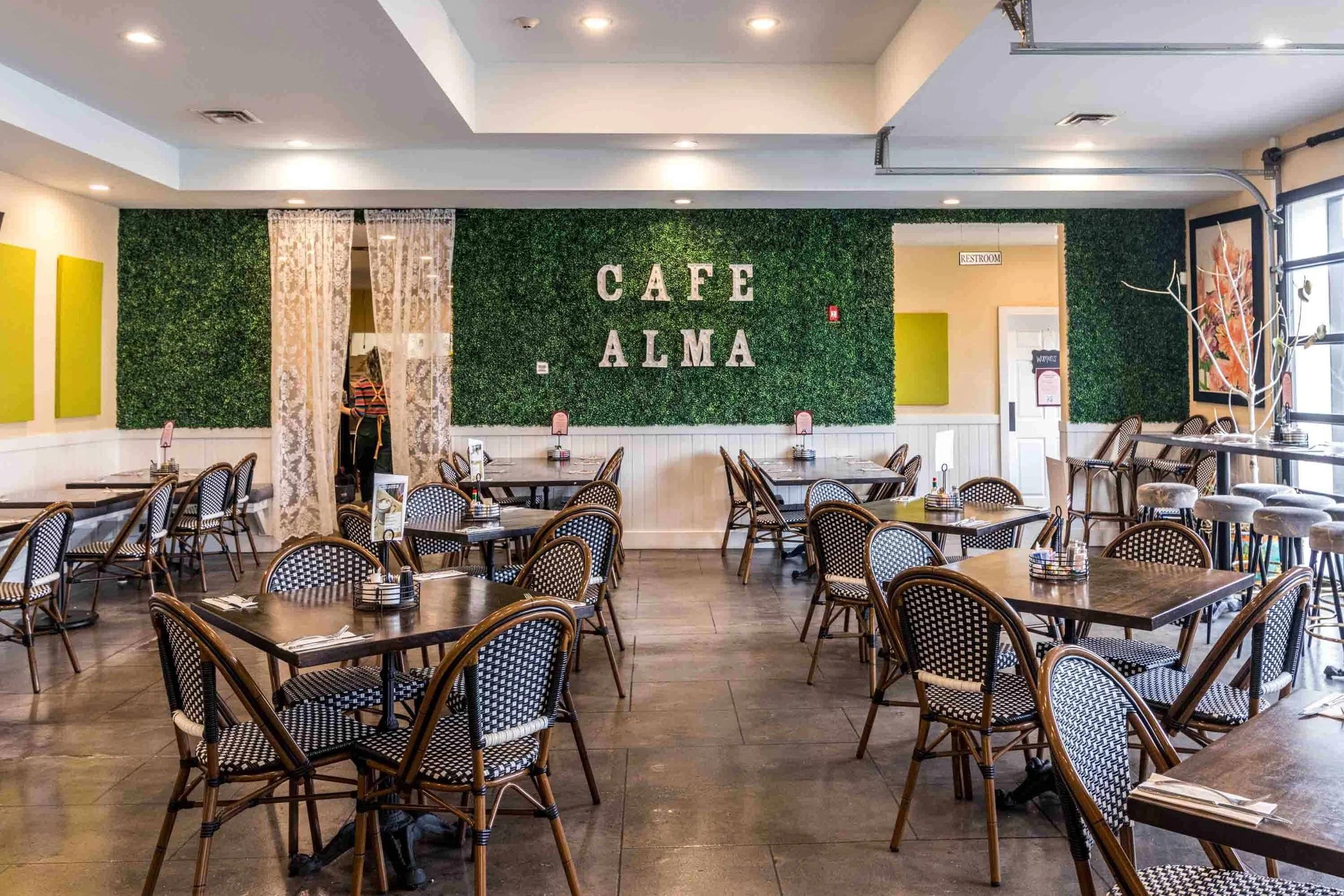 Frühstück im Café Alma